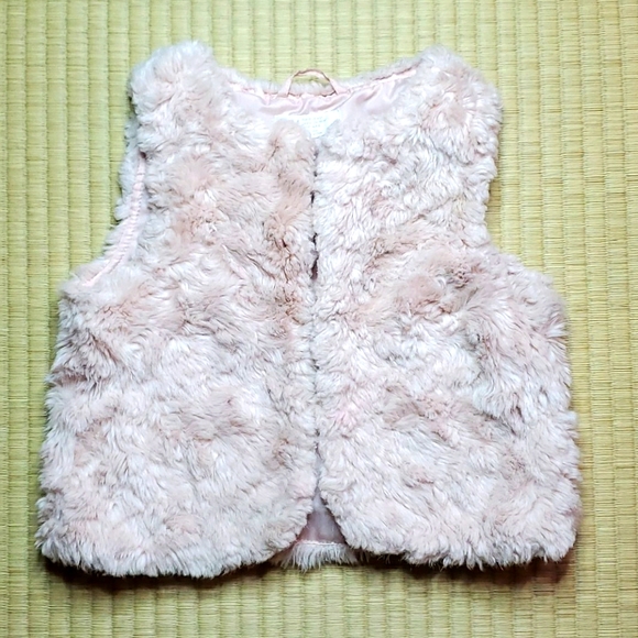 H&M Pale Pink Faux Fur Vest, girls size 4-5 - Picture 1 of 8